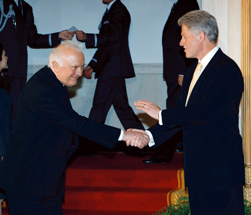 עם נשיא ארה"ב ביל קלינטון, 1999 (צילום: Gettyimages) (צילום: Gettyimages)