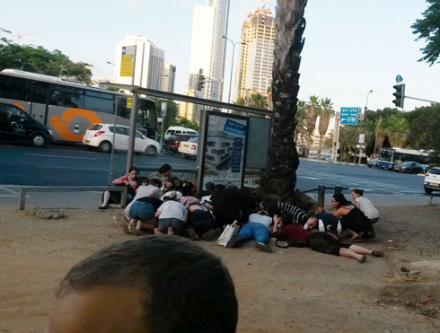 People duck for cover at Tel Aviv bus station (Photo: Maayan Simhoni)
