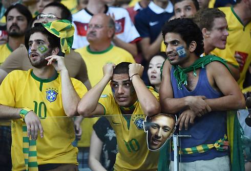 גם האוהדים הישראלים היו בהלם אמש בברזיל (צילום: AFP) (צילום: AFP)