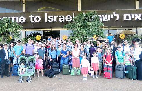 New immigrants at Ben-Gurion Airport (Photo: Sasson Tiram, courtesy of Nefesh B'Nefesh)