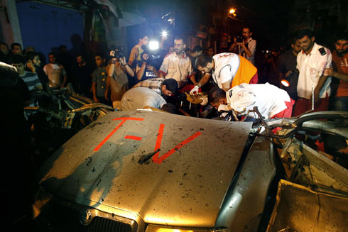 רכב העיתונאים שנפגע (צילום: AFP) (צילום: AFP)