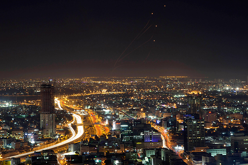 יירוטים בשמי תל אביב (צילום: AP) (צילום: AP)