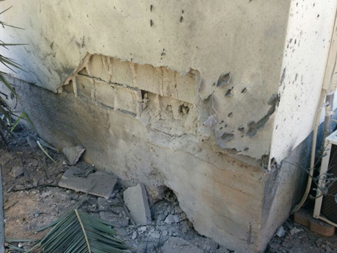 Damage caused by rocket hitting a house in Sdot Negev (Photo courtesy of Sdot Negev security)