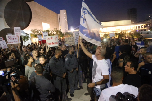 מחאת השמאל והימין בתל אביב (צילום: מוטי קמחי) (צילום: מוטי קמחי)