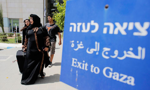 Palestinians evacuating the Gaza Strip (Photo: Reuters)