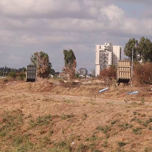 Iron Dome batteries near Tel Aviv (Photo: Motti Kimchi)