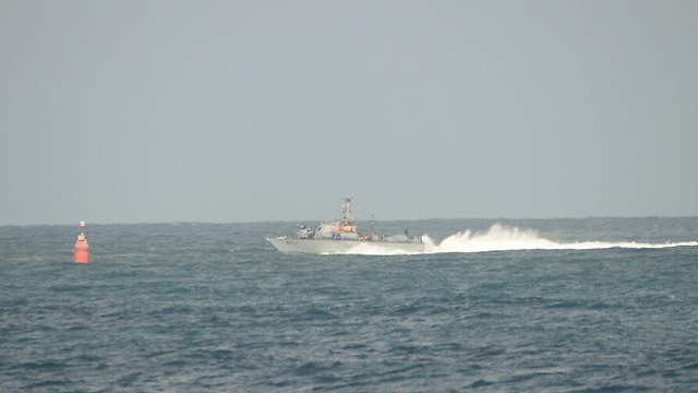 Israeli Navy patrolling near Ashdod (Photo: Avi Rokach)