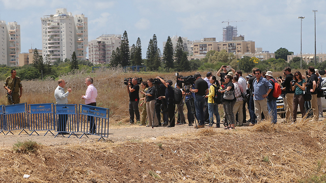 Foreign press at Iron Dome battery site (Photo: Motti Kimchi)