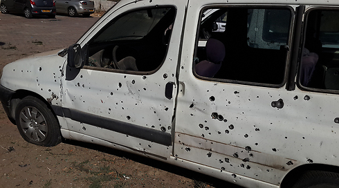 Damage to car in Sderot (Photo: Roee Idan)