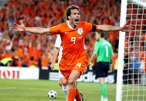 פרש מנבחרת הולנד אי שם ב-2011. רוד ואן ניסטלרוי (צילום: AP)