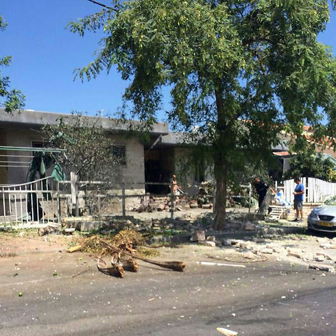 Rocket hit in Sha'ar HaNegev Regional Council (Yoav Zitun)