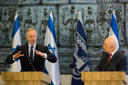 Blair and Peres in Jerusalem (Photo: AP) (Photo: AP)