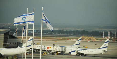 מטוסי אל על בנתב"ג. שר התחבורה תומך בישראליות (צילום: בני דויטש)