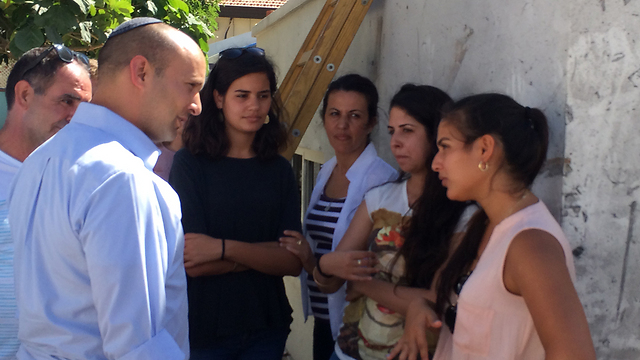 Bennett meets with students in Ashkelon during the operation.