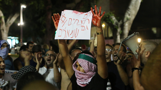 מפגינים בתל אביב הערב            (צילום: מוטי קמחי) (צילום: מוטי קמחי)