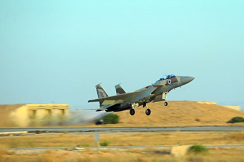 מטוס F-15 בפעילות. "חיל האוויר הוא העוסק העיקרי במערכה" (צילום: דובר צה"ל) (צילום: דובר צה