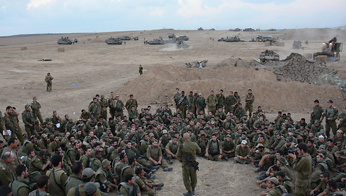 תדרוך כוחות צבא בפאתי הרצועה (צילום: דובר צה"ל) (צילום: דובר צה