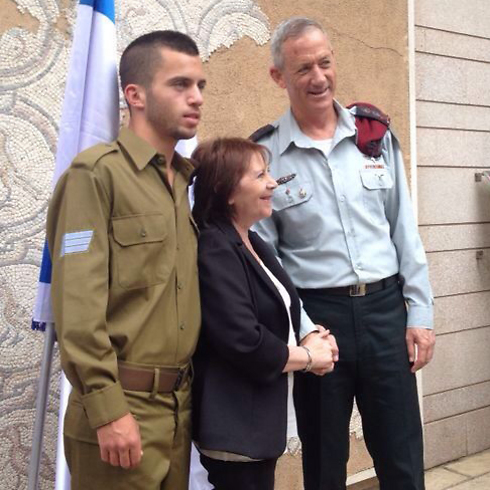 Staff Sgt. Oron Shaul with IDF Chief of Staff Benny Gantz.