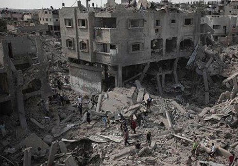 Aftermath: Saja'iyya in ruins (Photo: Ma'an)