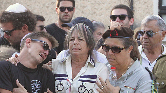 Col (res.) Varda Pomerantz, center, at her son Daniel's funeral (Photo: Ido Erez)