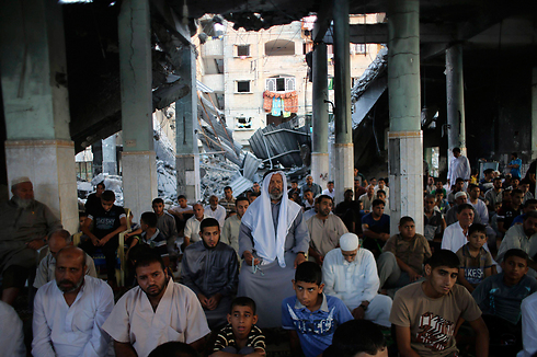 Palestinians praying in Rafah (Photo: Reuters)