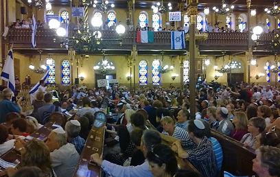 Thousands crammed into Budapest's main synagogue (Photo: Laci Molnar) (Photo: Laci Molnar)