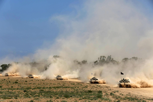 טנקים יוצאים מהרצועה (צילום: גיל יוחנן) (צילום: גיל יוחנן)