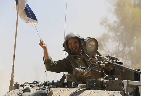 IDF troops moving eastward (Photo: Gil Yohanan) (Photo: Gil Yohanan)