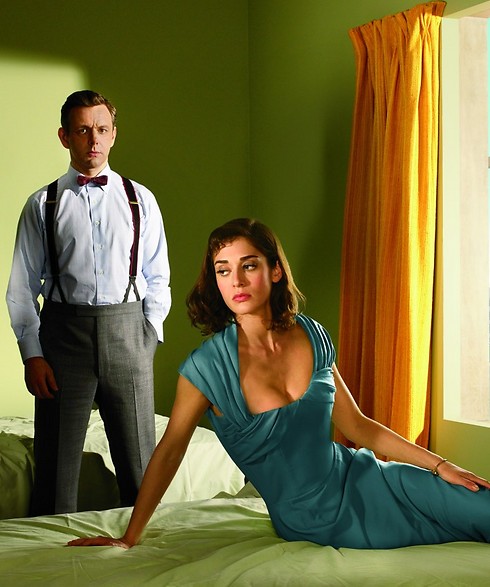 Sheen as Bill Masters and Lizzy Caplan as Virginia Johnson on Masters of Sex