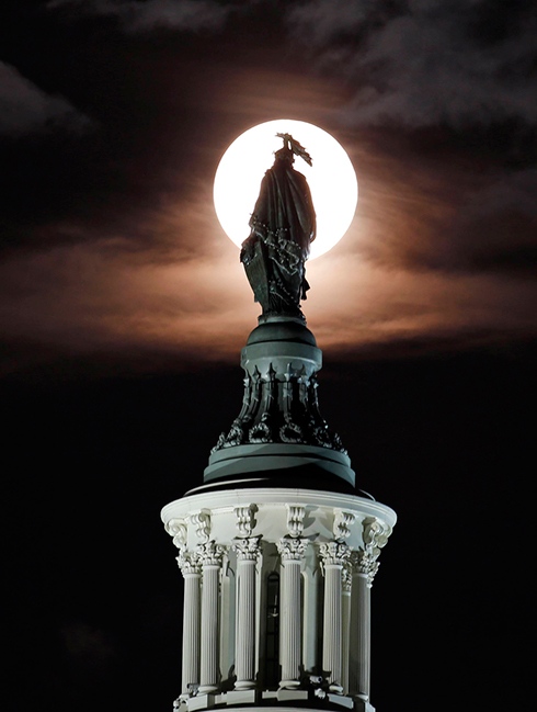 הירח בוושינגטון (צילום: AP) (צילום: AP)