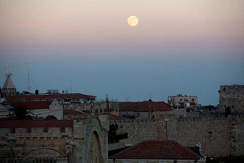 ט"ו באב בעיר העתיקה בירושלים (צילום: EPA) (צילום: EPA)