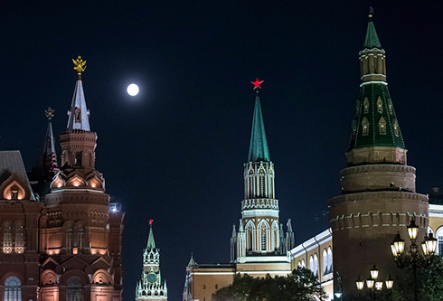 זורח בכיכר האדומה במוסקבה (צילום: רויטרס) (צילום: רויטרס)