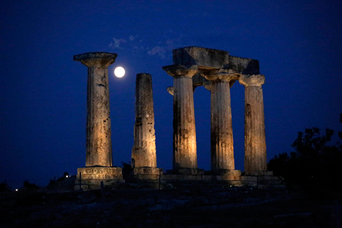 במקדש אפולו ביוון (צילום: AP) (צילום: AP)