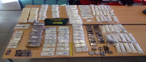 חלק מהסמים שנתפסו (צילום: דובר המשטרה) (צילום: דובר המשטרה)