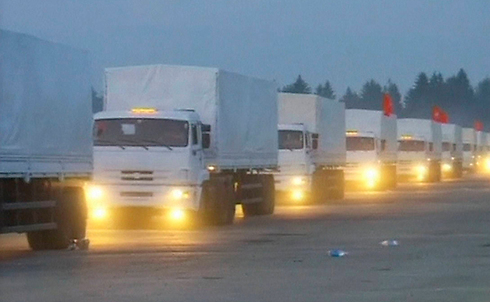 משאיות סיוע הומניטרי מרוסיה למזרח אוקראינה. 280 רכבים עומדים בגבול (צילום: רויטרס) (צילום: רויטרס)