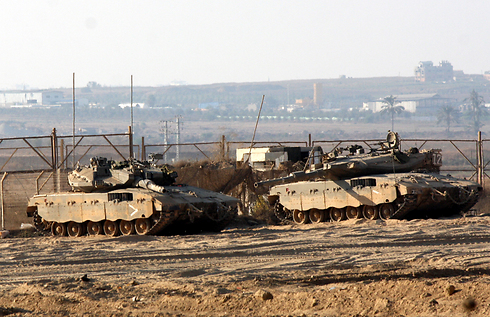 כוחות צה"ל נערכים בגבול עזה, היום (צילום: רועי עידן) (צילום: רועי עידן)