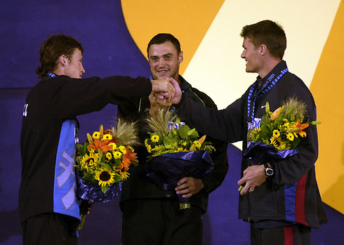 אלכס אברבוך אחרי הזכייה במדליית הכסף באליפות העולם (צילום: gettyimages) (צילום: gettyimages)