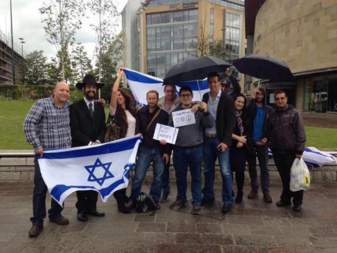 Group of Israelis and British Jews in Bradford (Photo taken from Twitter) (Photo: Twitter)