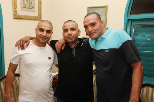 Mansour (center) with his friends (Photo: Ido Erez) (Photo: Ido Erez)