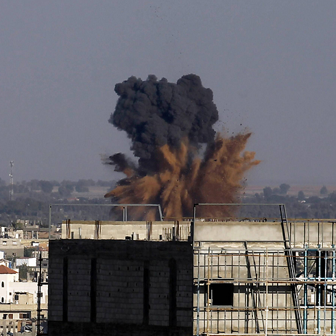 תקיפת צה"ל בצפון רצועת עזה, היום (צילום: AFP) (צילום: AFP)