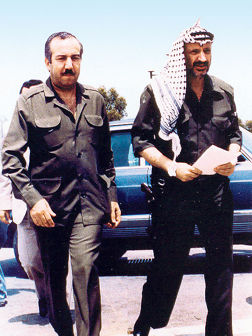 אבו ג'יהאד (משמאל) עם שותפו להקמת פתח יאסר ערפאת (צילום: AP) (צילום: AP)