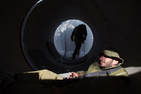 חיילים בגבול רצועת עזה בקיץ. צבא הקטנה לישראל (צילום: AFP) (צילום: AFP)