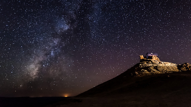 שמים זרועי כוכבים במצפה רמון (צילום: חיים רביה) (צילום: חיים רביה)