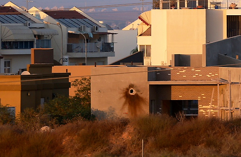 House hit by mortar shell in Sderot during Operation Protective Edge (Photo: Motti Kimchi) (Photo: Motti Kimchi)