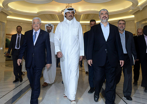 Qatari emir, Sheik Tamim bin Hamad Al Thani with Palestinian President Abbas, Hamas leader Mashal (Photo: AFP)
