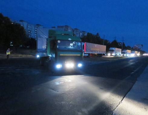 המשאיות בדרך לאוקראינה (צילום: EPA) (צילום: EPA)