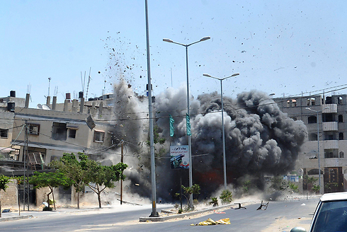 IDF shelling of Gaza during Protective Edge (Photo: Reuters)