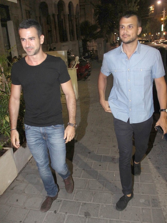 להיות איתכם. אסי עזר ובן הזוג אלברט (צילום: ענת מוסברג)