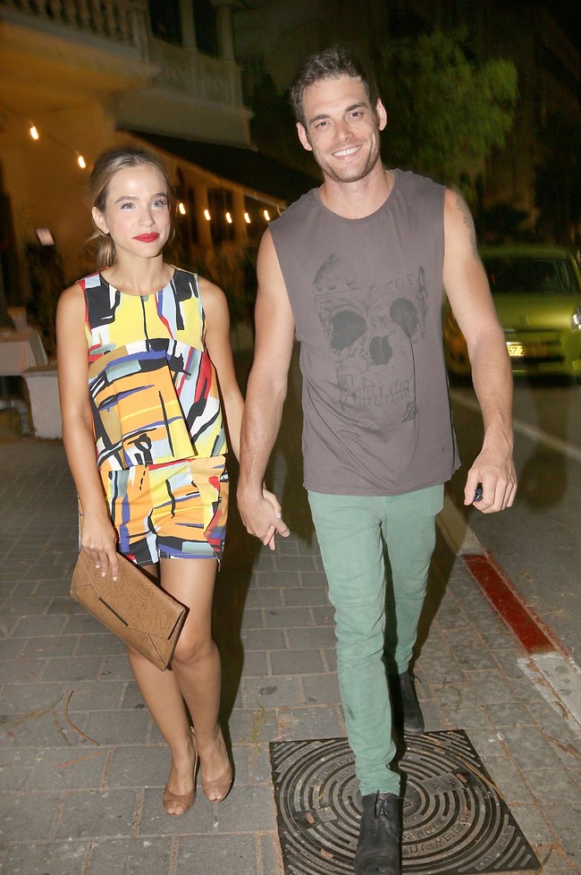 יפים ונכונים. אגם רודברג וגל אמיתי (צילום: ענת מוסברג)