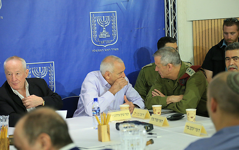 A Security Cabinet meeting at the Kirya IDF headquarters during Protective Edge (Photo: Yaron Brener)